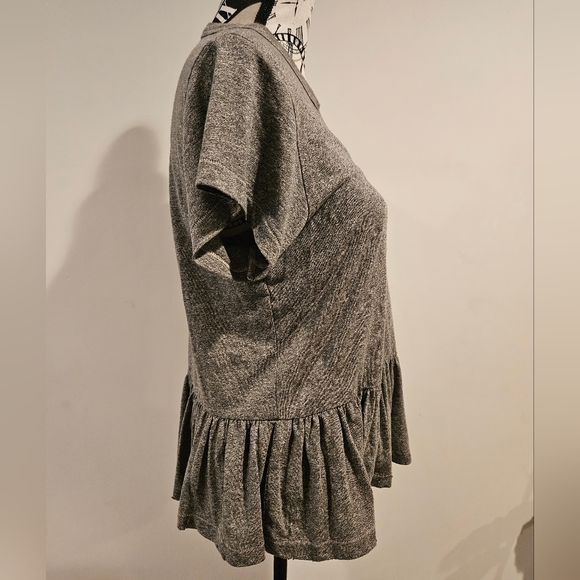 THE GREAT Heather Gray Poly Cotton Blend Very Fine Knit Ruffle Hem Tee  Size 1/S - Picture 2 of 5